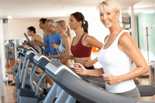 การฝึกคาร์ดิโอบนลู่วิ่งจะช่วยให้คุณลดน้ำหนักบริเวณหน้าท้องและด้านข้างได้